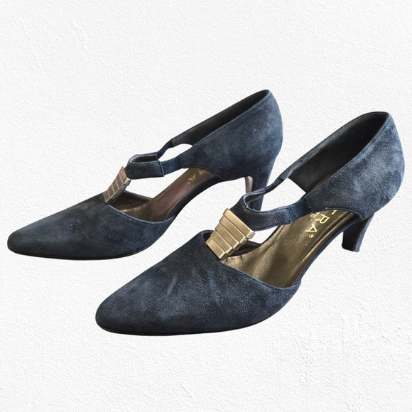 1980s Vintage Blue Italian Suede Pointed Toe Heels Size 5.5 Made in Italy - Picture 9 of 15
